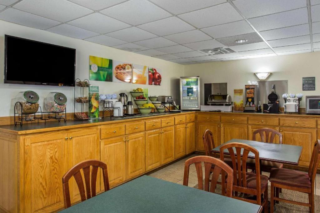 Quality Inn Surfside Beach Buitenkant foto